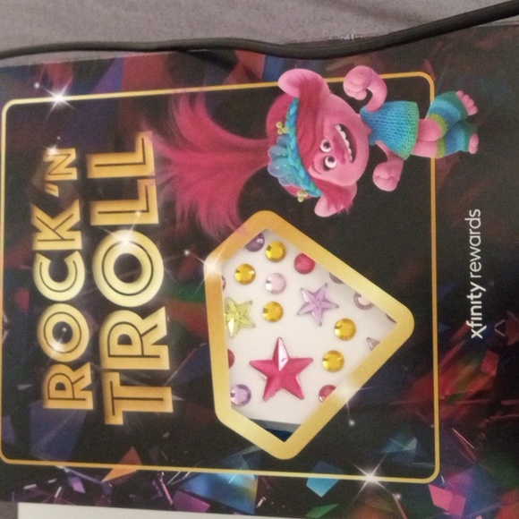 Trolls Xfinity *Glam & Jam* Kit - Picture 3 of 6